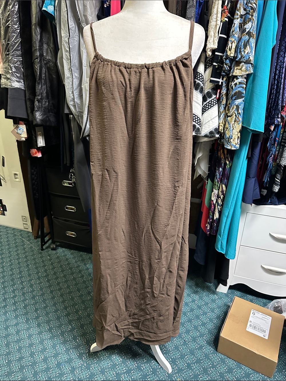 💐 Women's Brown Maxi Dress with Adjustable Neckline